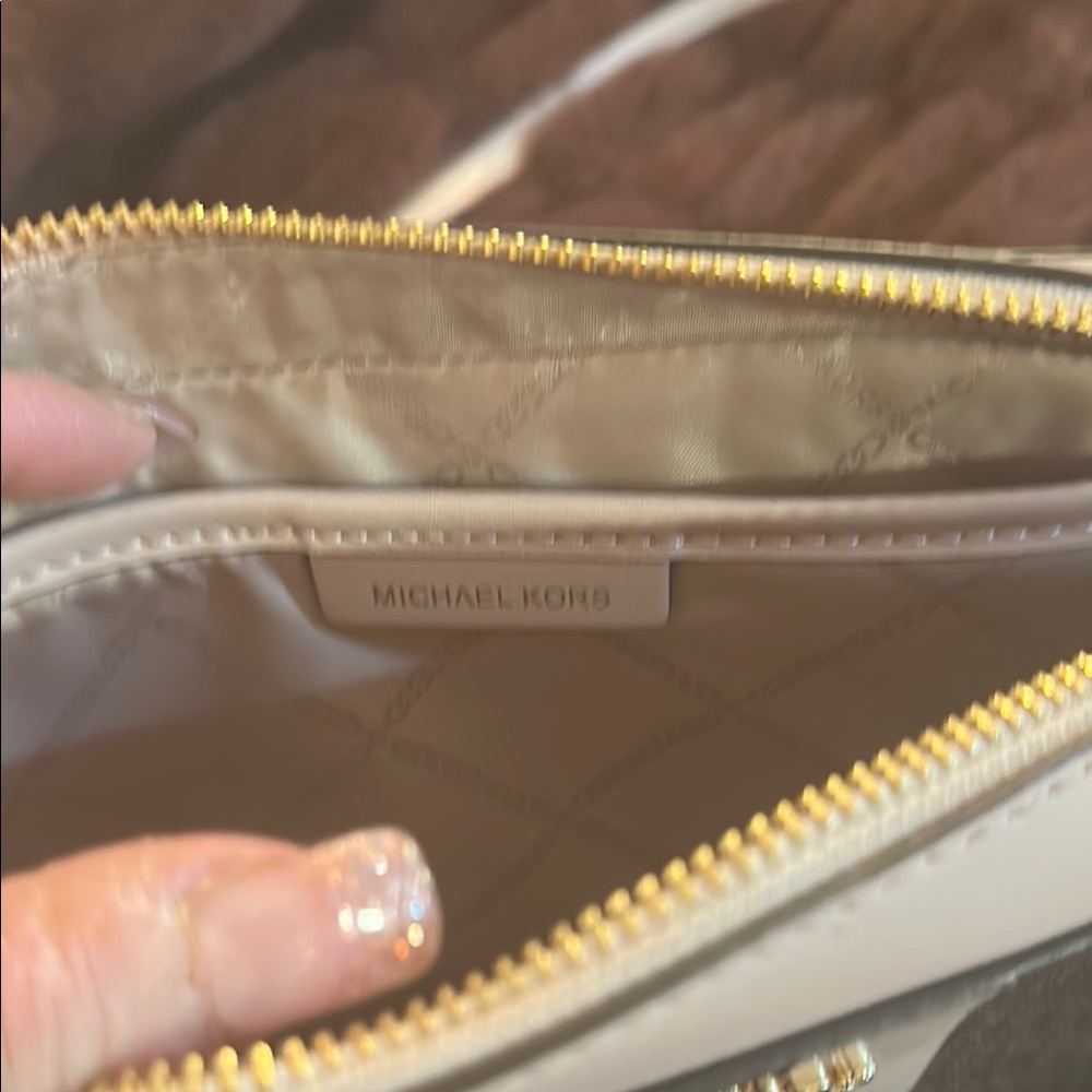 Michael Kors Black and White Messenger Bag Sleek Design - Picture 5 of 6